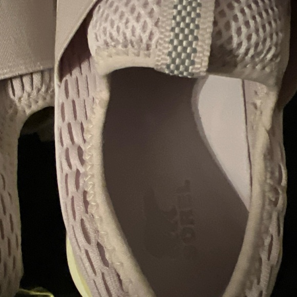 Sorel Cream Sneakers with Chunky Soles and Elastic Strap - Picture 4 of 6